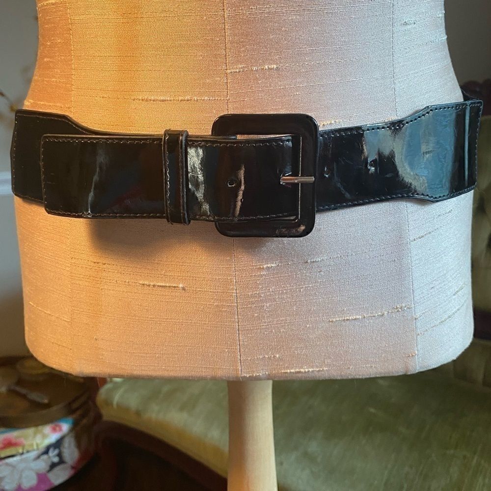 Black waist belt. Vintage. Size M.